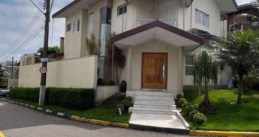 Lindo sobrado no condomínio de alto padrão Residencial Villa Branca 1.