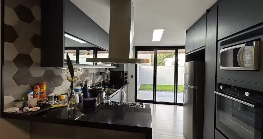 Sobrado moderno, completo e pronto para morar  com design sofisticado e acabamentos de alto padrão, esta casa oferece conforto, elegância e praticidade em cada detalhe.