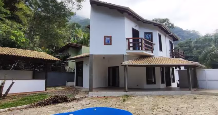 EXCELENTE OPORTUNIDADE DE IMÓVEL AMPLO EM CONDOMÍNIO NA PRAIA DO GUAECÁ EM SÃO SEBASTIÃO!