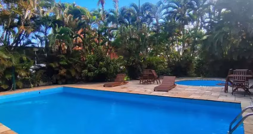 Excelente imóvel em condomínio localizado há 60 metros da praia em guaecá !