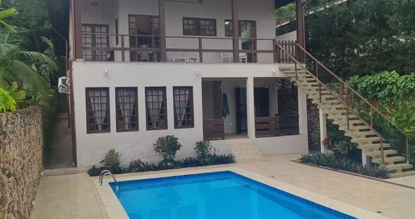EXCELENTE IMÓVEL EM CONDOMÍNIO À VENDA NA PRAIA DE GUAECÁ EM SÃO SEBASTIÃO!