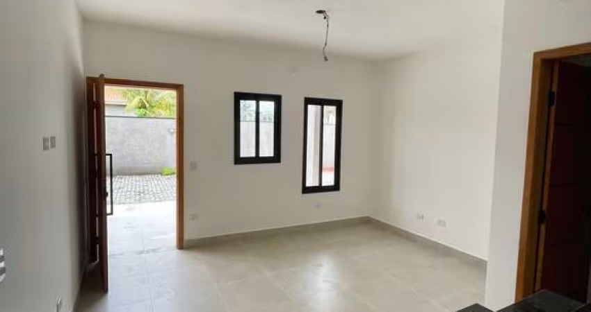 EXCELENTE SOBRADO EM CONDOMÍNIO À 100 METROS DO MAR NO BAIRRO MASSAGUAÇU EM CARAGUATATUBA!!
