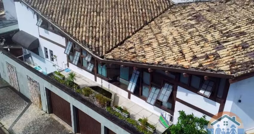 INCRÍVEL SOBRADO COM PISCINA LOCALIZADO NO BAIRRO JARDIM PRIMAVERA EM CARAGUATATUBA!