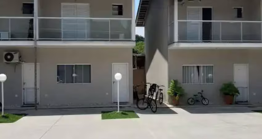 Excelente sobrado em condomínio localizado no bairro cidade jardim em caraguatatuba!