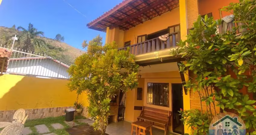 Excelente sobrado em condomínio localizado no bairro prainha em caraguatatuba-sp!
