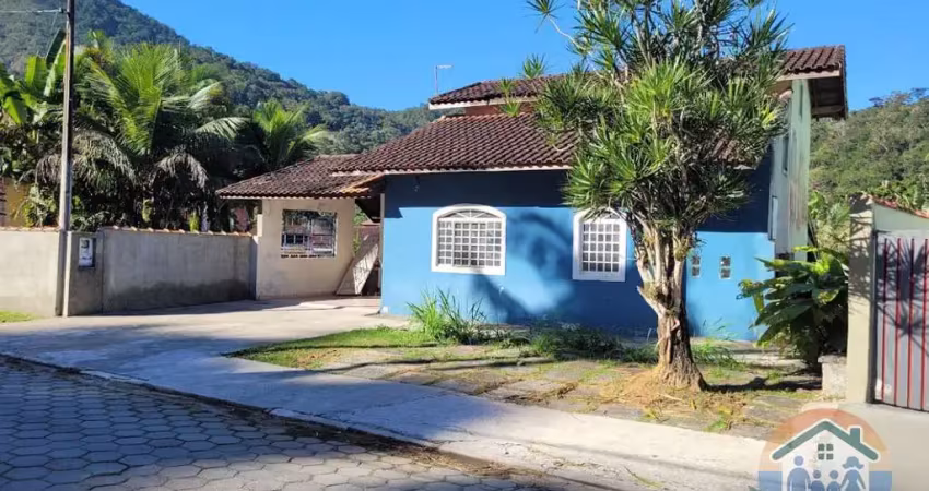 Excelente imóvel com amplo terreno localizado no condomínio recando verde mar em caraguatatuba-sp!