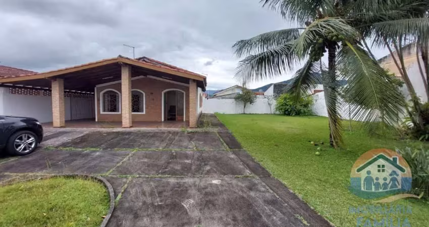 Excelente imóvel com amplo terreno localizado à 600 metros do mar no bairro jardim aruan em caraguatatuba-sp!