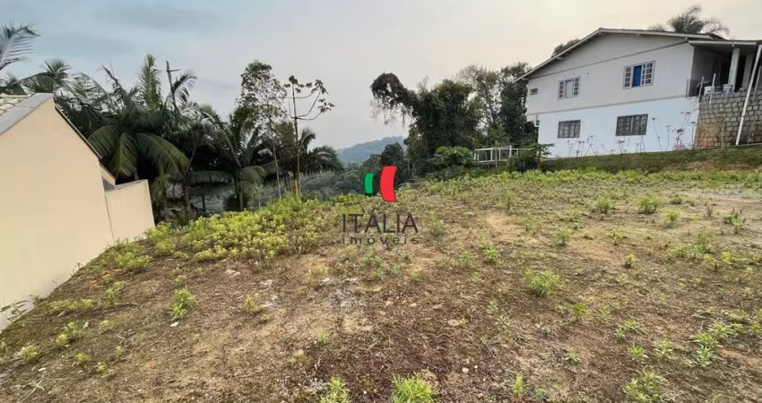 TERRENO COM ÓTIMA POSIÇÃO SOLAR NO BAIRRO SOUZA CRUZ COM 730M²