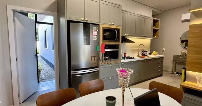 Linda casa com 3 quartos sendo uma suite em guabiruba