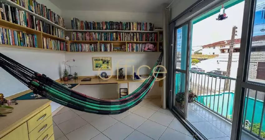 Sobrado à venda: Casa no Guanabara com 4 quartos e 6 vagas de garagem - Oportunidade Única em Joinville-SC!