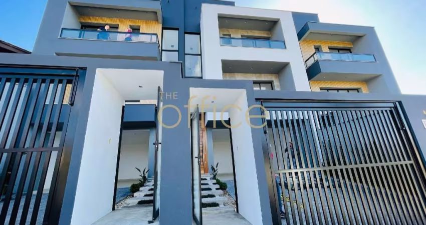 Sobrado à venda em Joinville-SC, bairro Floresta. 3 quartos, 1 suite, 2 salas, 3 banheiros, 2 vagas de garagem. Aproveite!