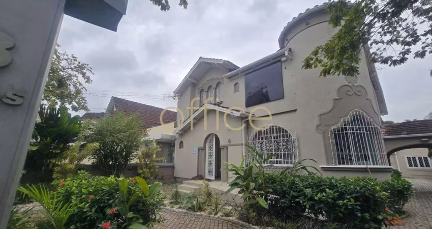 Sobrado Comercial no Centro, com 13 salas, 7 banheiros e 14 vagas de garagem