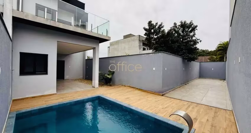 Sobrado com 211m2, 3 suítes (master com closet e hidro), piscina, e 2 vagas de garagem