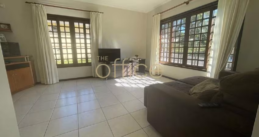 SOBRADO COM AMPLO TERRENO E 3 DORMITÓRIOS À VENDA, 261 M² - AMÉRICA - JOINVILLE/SC