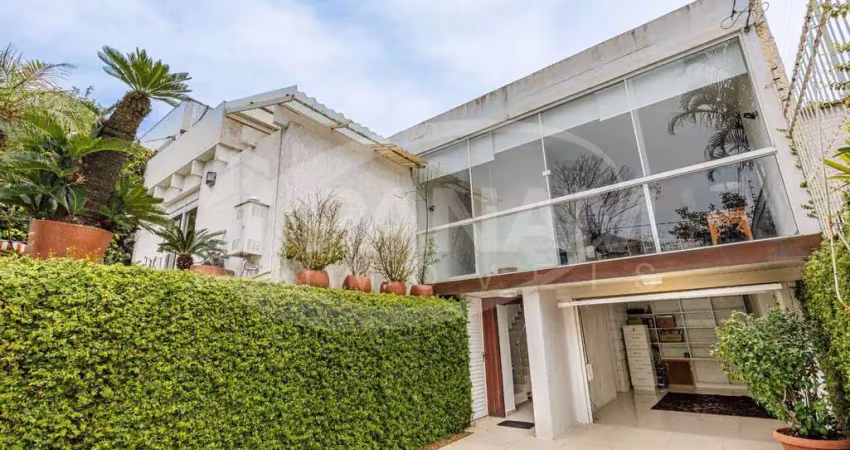 Casa com 3 quartos à venda na Rua Gustavo Schmidt, 592, Três Figueiras, Porto Alegre