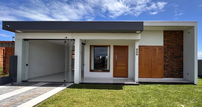 Belíssima casa nova com ótima localização