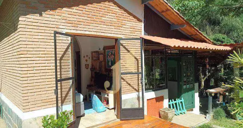 Casa a venda em monteiro lobato com 2 dormitórios e 1 suíte com riacho