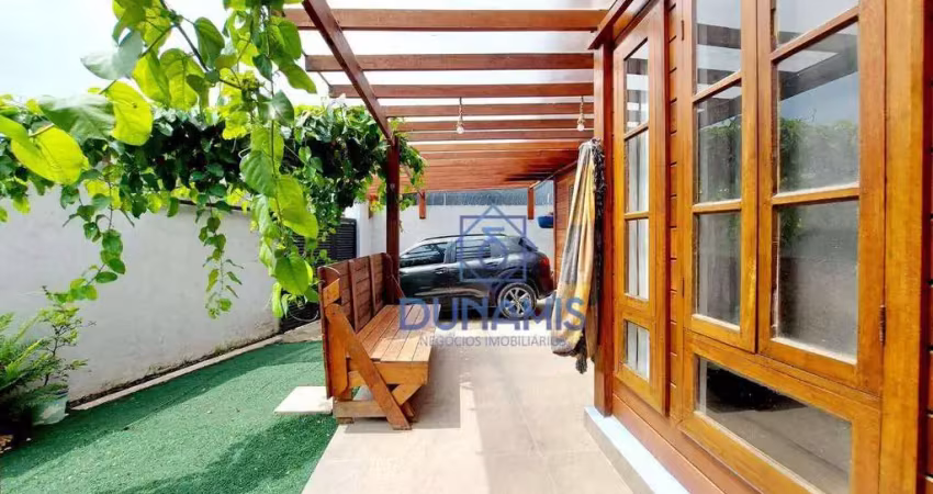 Casa luxuosa com localização privilegiada à venda no Jardim Guaiuba