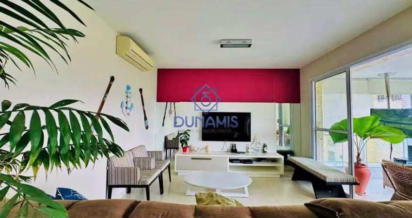 Lindo apartamento na praia da enseada, com vista parcial para o mar e montanha.