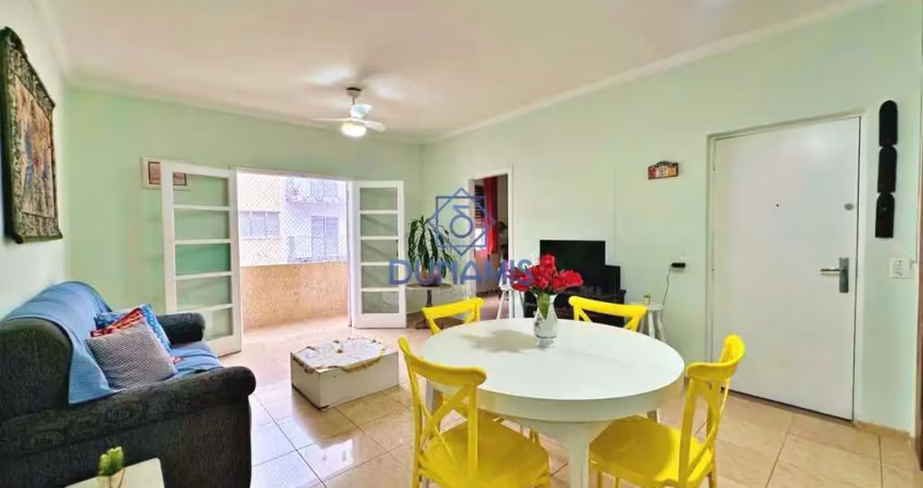 Apartamento espaçoso à venda, localizado a apenas duas quadras da praia das astúrias no guarujá/sp.