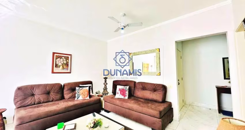 Apartamento reformado com sacada na praia de pitangueiras