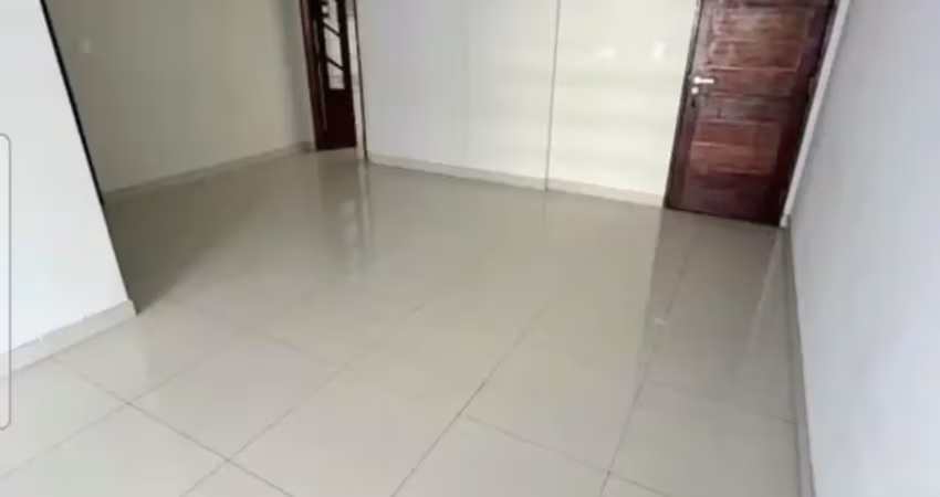 Alugo lindo apto 110m2, bem localizado, 3quartos, dependência, nascente, com varanda, salão de festas e churrasqueira