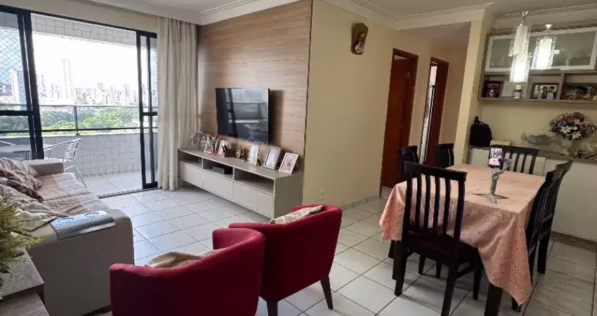 Vendo lindo apto 89m2 andar alto 3 qrts + dependência, armários  2 vagas de garagem, excelente localiz