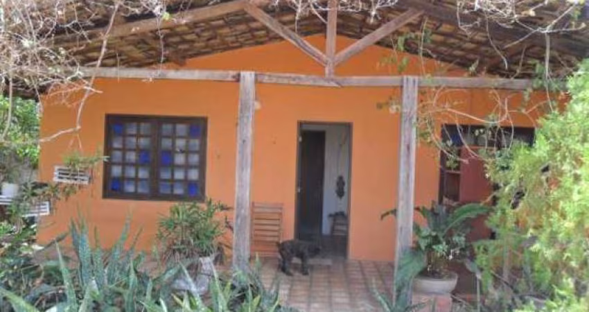Casa-Vende, 3 quartos, próx. a Rota do Sol, quase em frente ao Estádio.