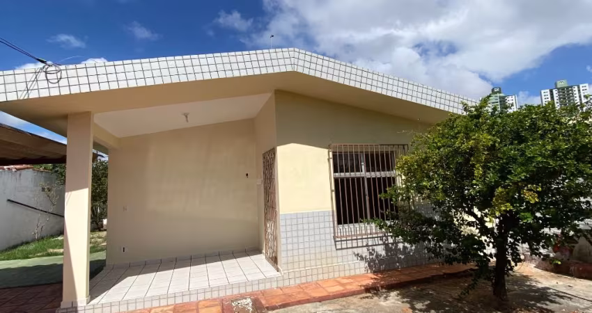 Oportunidade! Casa no conjunto Ponta Negra, 3 qtos, sendo 1 suíte.