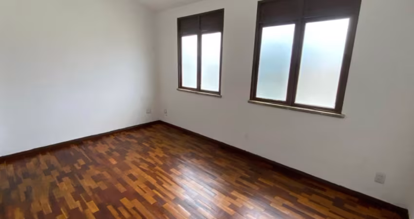 Apartamento para Aluguel com 125m², arejado e com ótima localização em Capim Macio.
