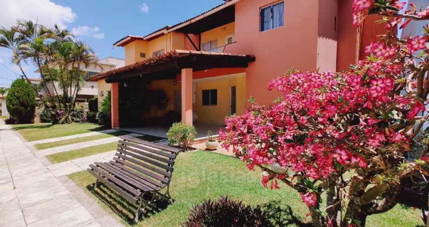 Viva com Estilo e segurança: Casa Duplex em Condomínio, piscina.