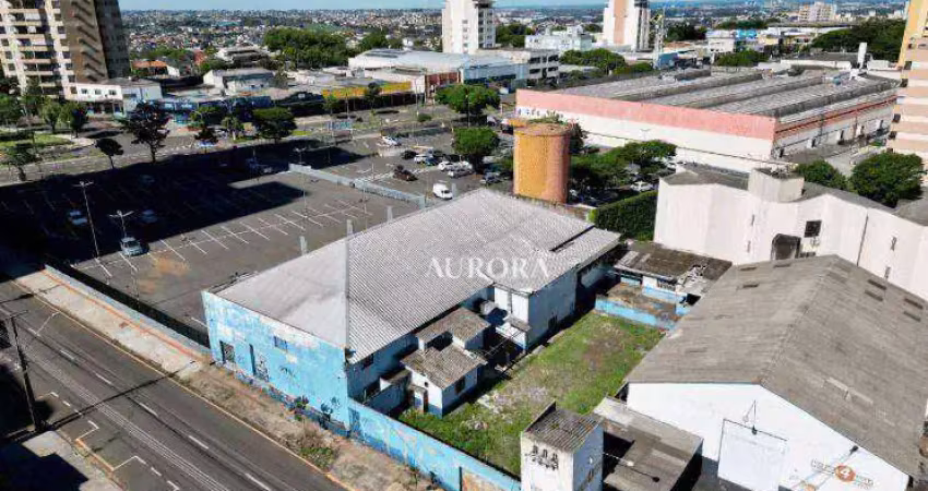 Barracão com possibilidade de reforma. ao lado do atacadão.