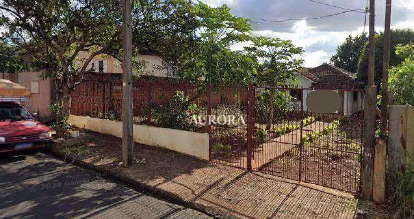 Terreno. comercial, com casa de madeira para demolição.