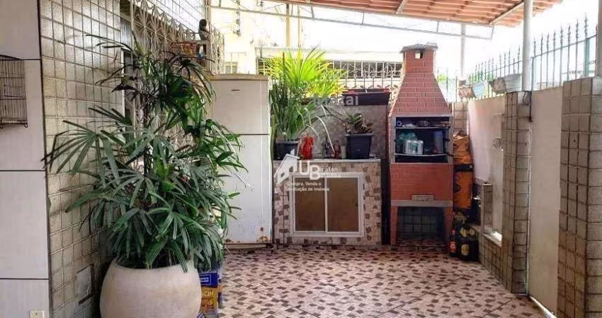 Apto tipo casa no térreo 03 quartos com vaga em Braz de pina