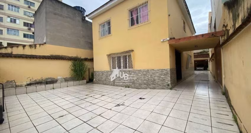 Excelente Casa de vila com 4 quartos e 6 vagas de garagem em Todos os Santos