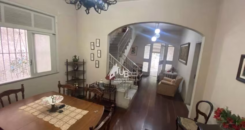 Casa Linear com quintal no Coração do Méier