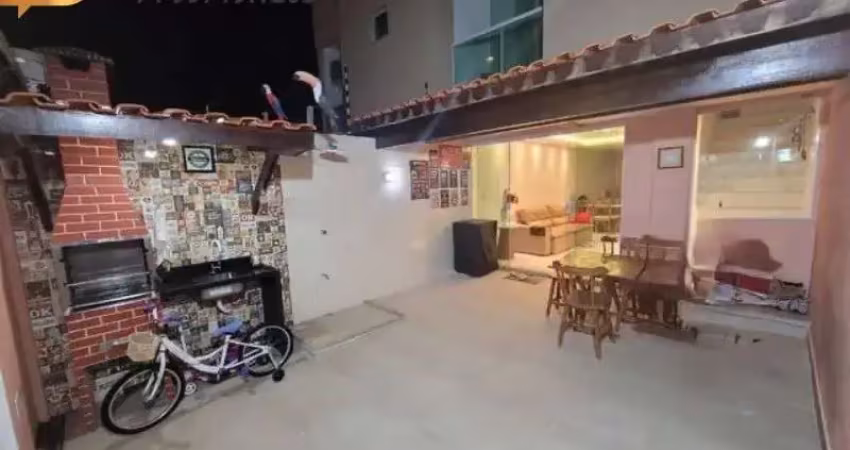Casa Nascente solta em rua pública a venda 3/4 Espaço gourmet Ipitanga.