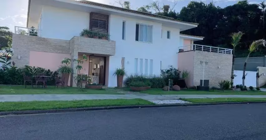 Casa lindíssima de luxo à a venda | 758 m²| alphaville litoral norte | porteira fechada.