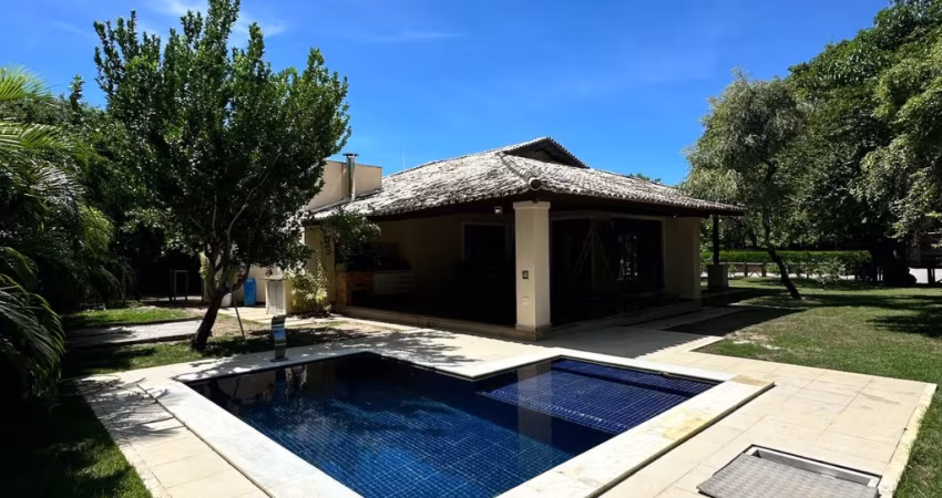 Alugo Excelente Casa arborizada 4/4 suítes com Piscina em busca Vida
