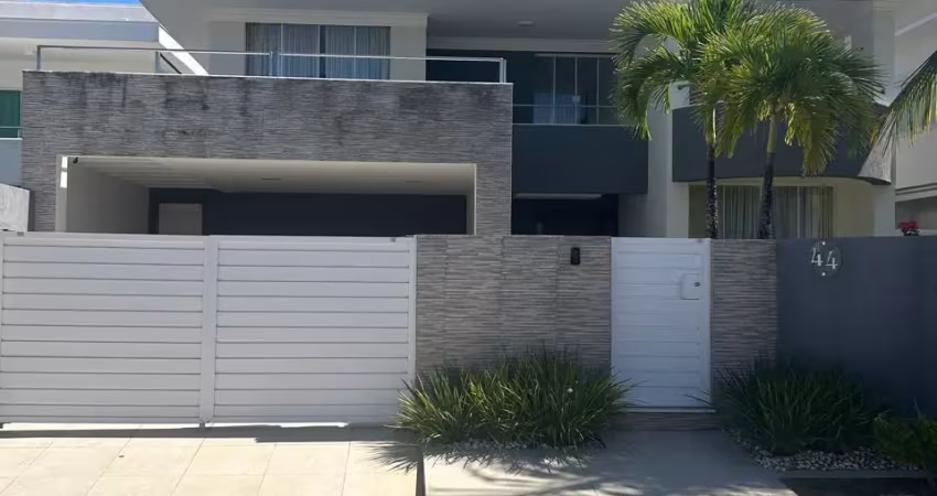 Linda casa de alto padrão para venda priscila dutra, buraquinho!
