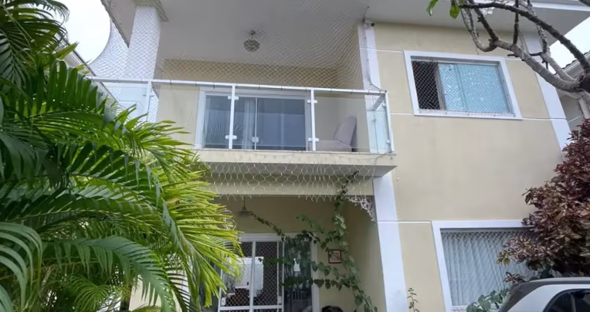 Alugo casa 5/4 dormitórios com piscina privativa em buraquinho