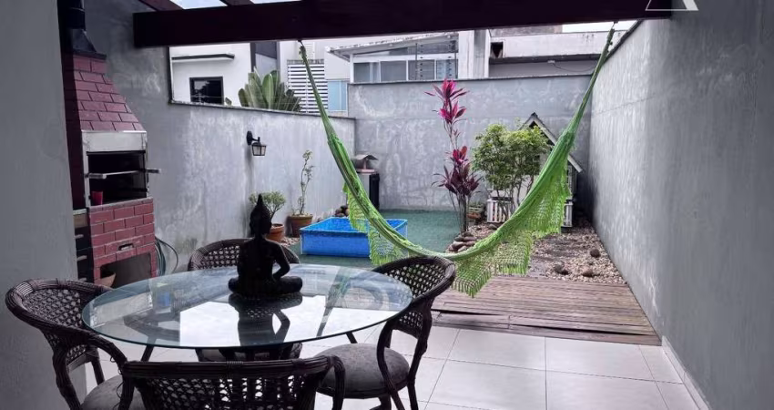 Casa com 3 dormitórios à venda, 132 m² por R$ 697.000,00 - Saguaçu - Joinville/SC