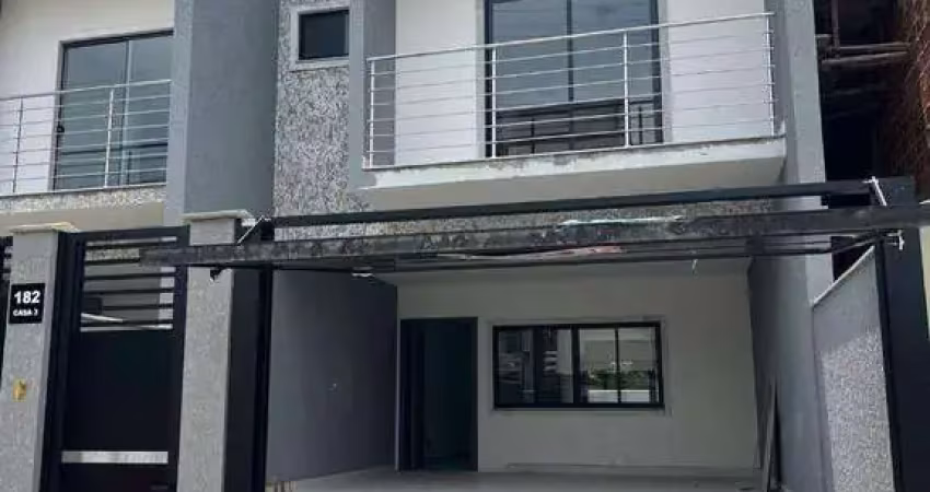 Casa com 3 dormitórios à venda, 149 m² por R$ 990.000,00 - América - Joinville/SC