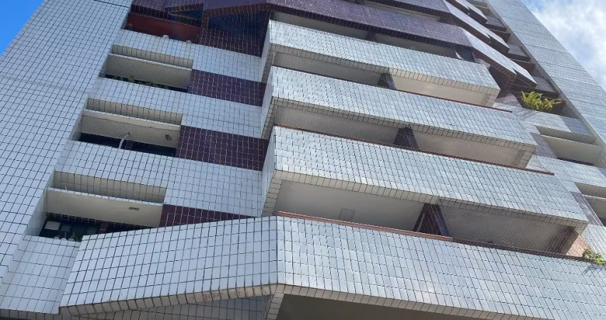 Amplo apartamento com 4 quartos em excelente localização em Boa Viagem