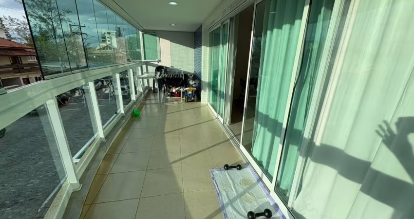 Apartamento Espaçoso no Pecado - 3 Quartos, Suíte e Cortina de Vidro