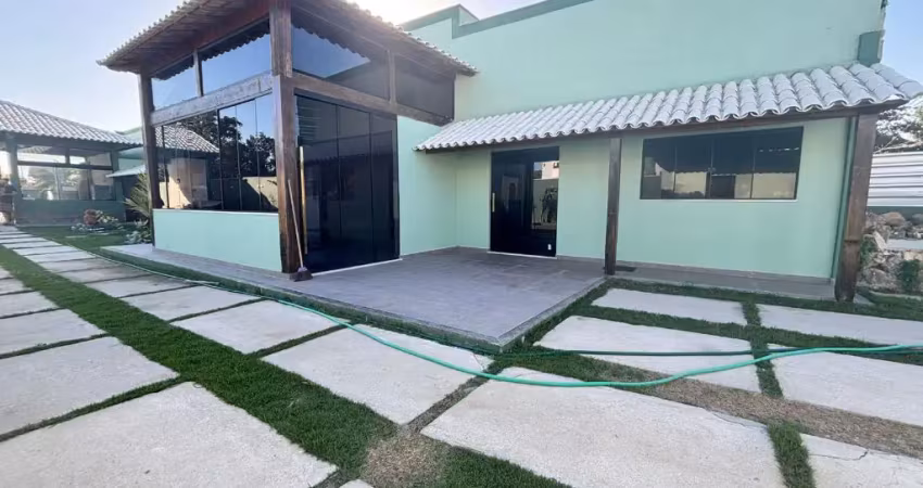Casa de alto padrão – condomínio beira rio | rio das ostras (rj)