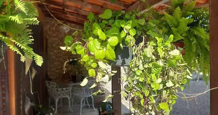 Casa à venda em maricá-rj, chácaras de inoã: 3 quartos, 1 suíte, 2 salas, 2 banheiros, 10 vagas de garagem, 250m².