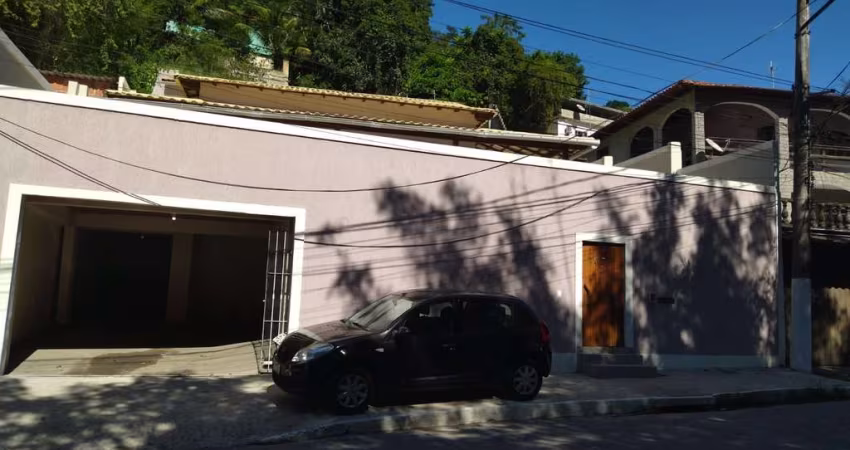 Venda de Casa Impecável com 3 Quartos e 2 Suítes  no Bairro nome do bairro]