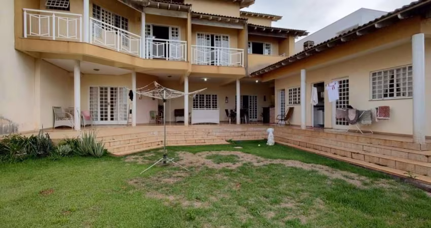 Casa Sobrado Alto Padrão no Bairro Alcântara entre a Av. Madre Leônia Militto e Av. Herry Prochet.