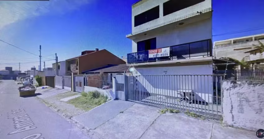 Casa à venda na Rua Luiz Gurgel do Amaral Valente, 544, Sítio Cercado, Curitiba